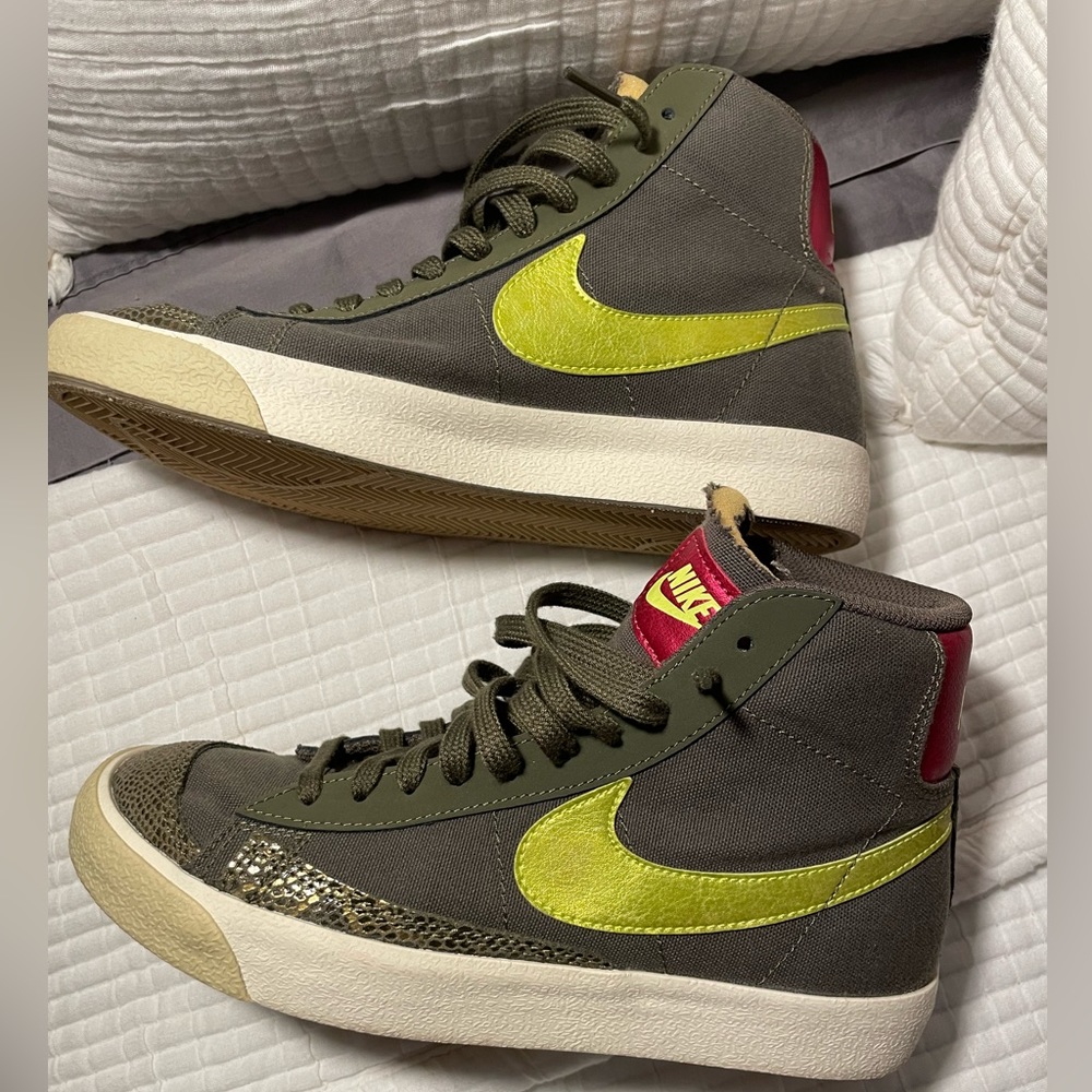 Nike Blazer Mid ‘77 Women’s High Top Sneaker